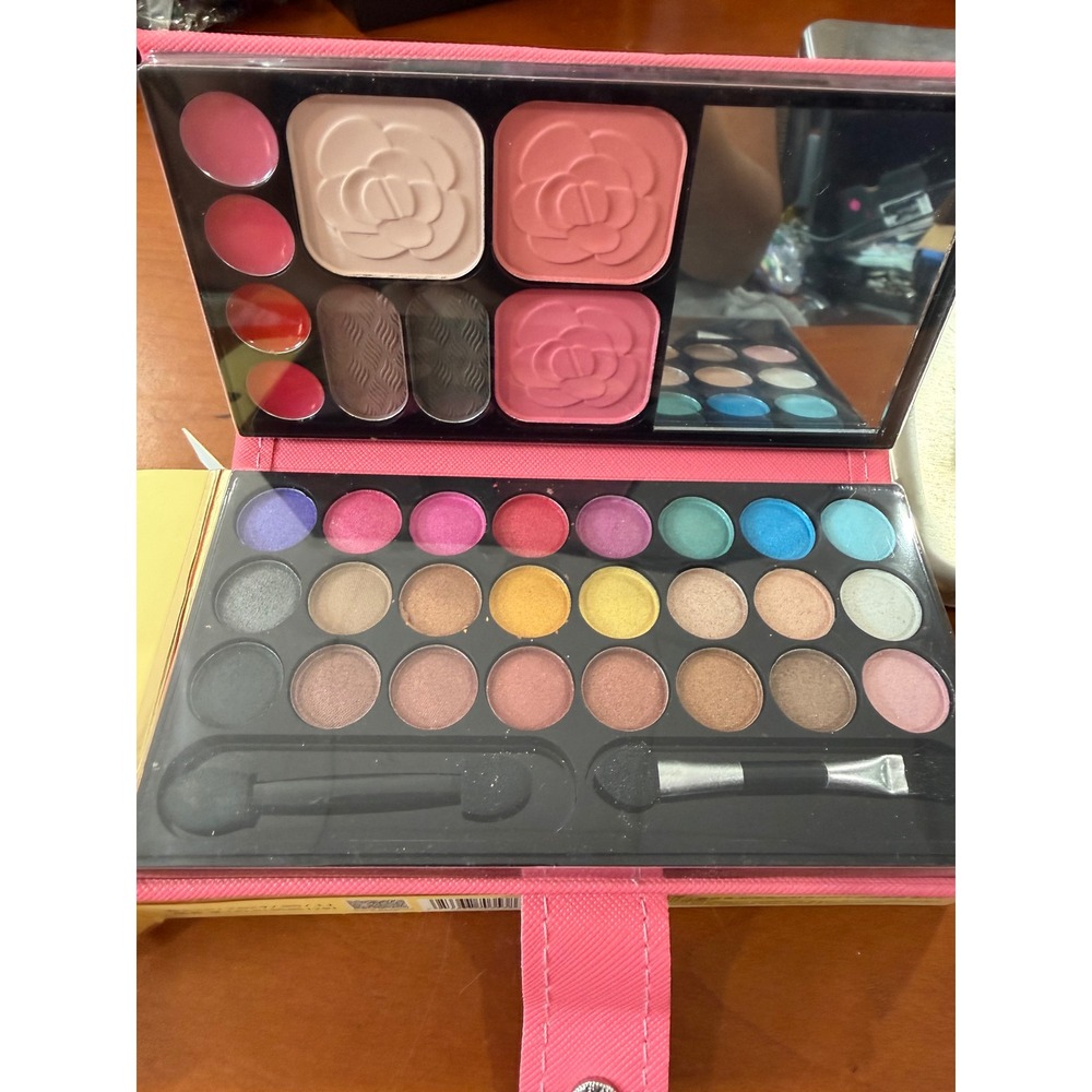 La Mei La All In One Makeup Palette Pink Wallet Case Eyeshadow Lip Blush Set